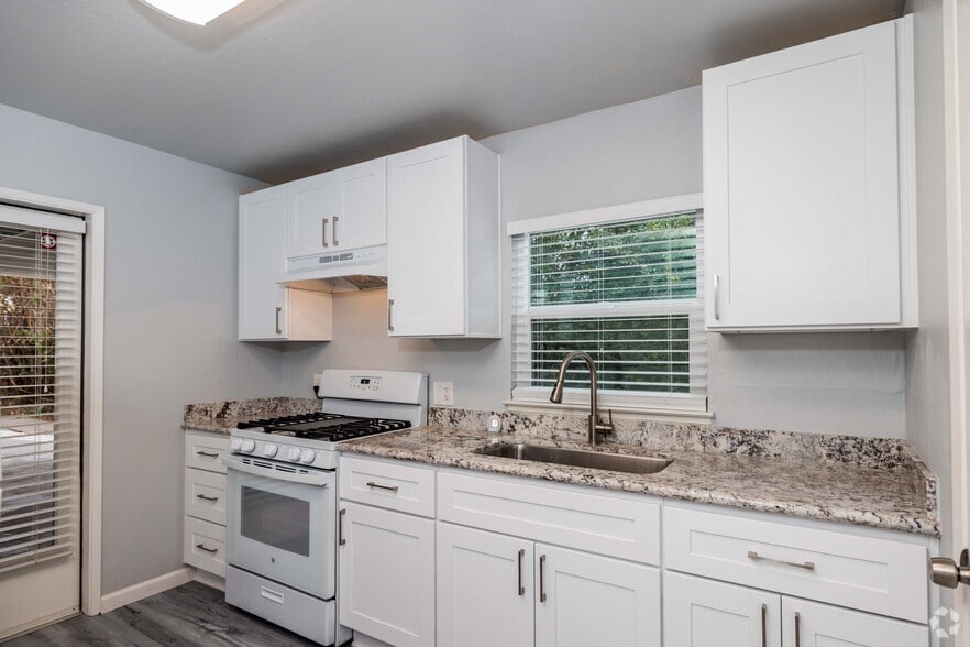 Primary Photo - 230 Queens Way - 55+ Community