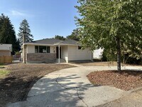 Building Photo - 212 N 4th St