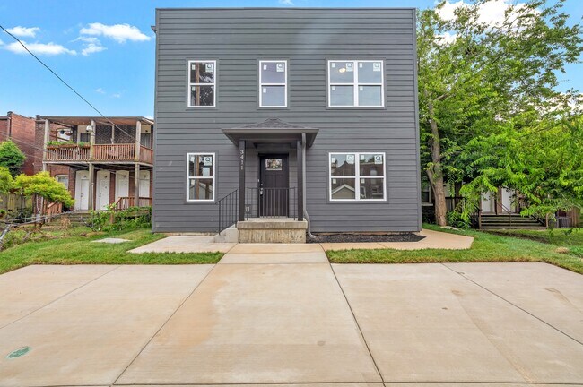 Building Photo - 3409 Juniata St - B