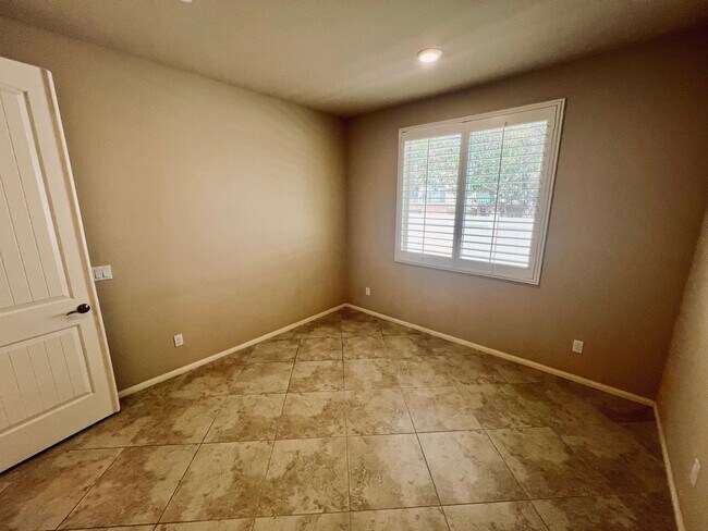 Building Photo - Gorgeous 2 bedroom and 2 bathroom home in ...
