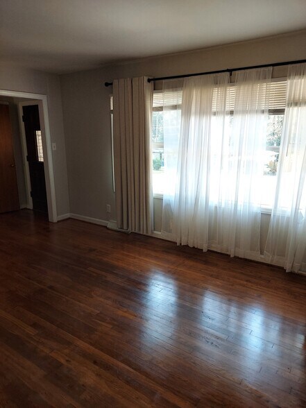 Building Photo - 3178 Pinehill Drive