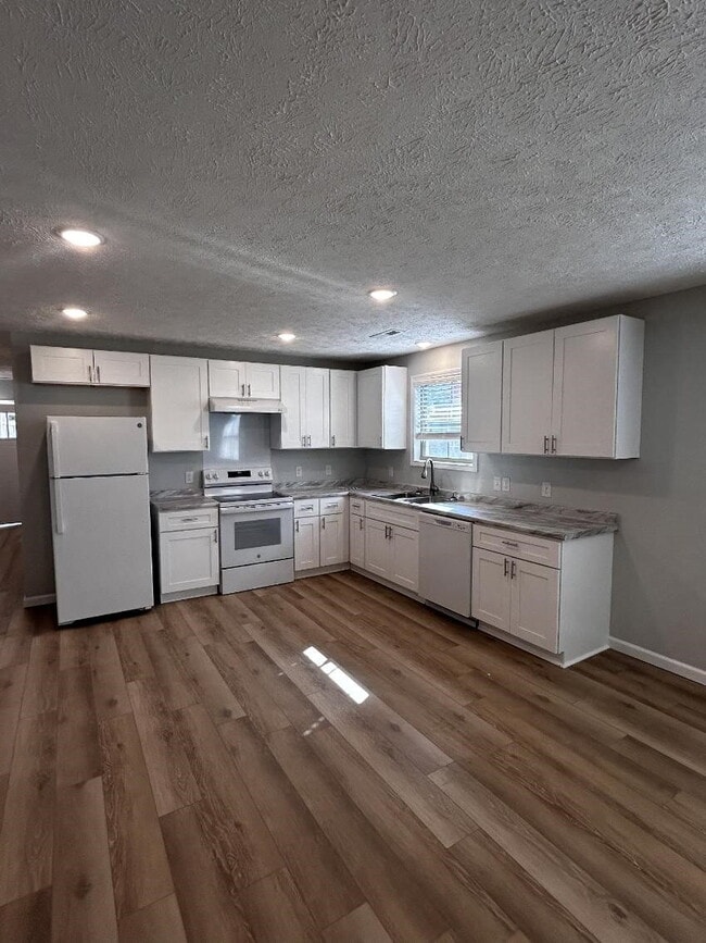 Building Photo - Charming 3-Bedroom House on Stallings Rd w...