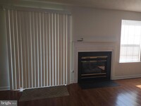 Building Photo - 206 W Park Dr