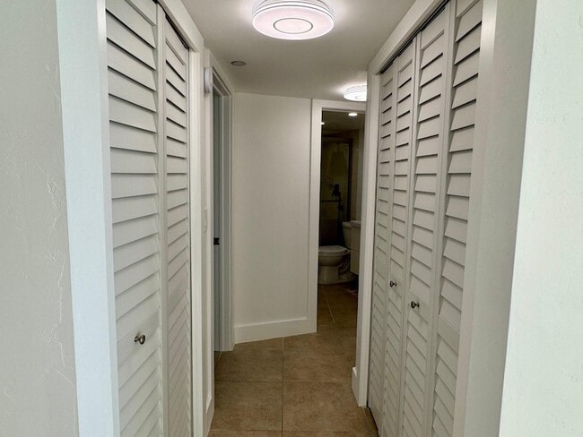 Building Photo - 3095 N Course Dr