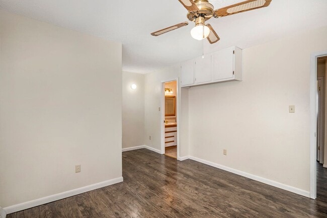 Building Photo - Spacious 2 bedroom home in the heart of Ha...