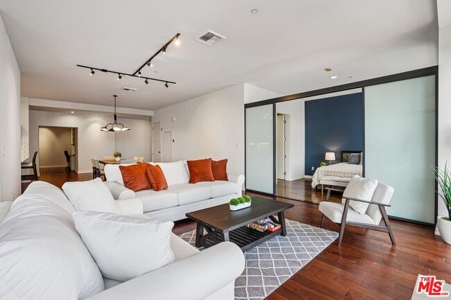 Building Photo - 801 S Grand Ave