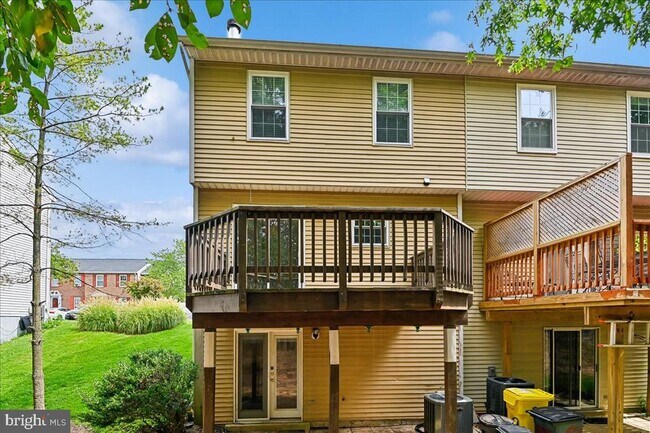 Building Photo - 631 Realm Ct W