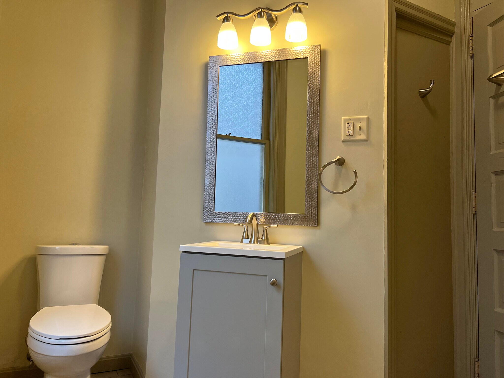 Bathroom - 25 S West End Ave