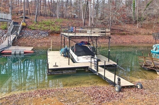 Building Photo - 4060 Merritt Dr