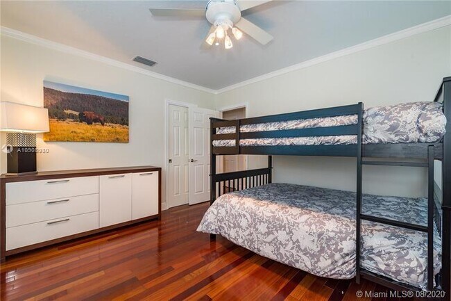 Building Photo - 1223 Seminole Dr