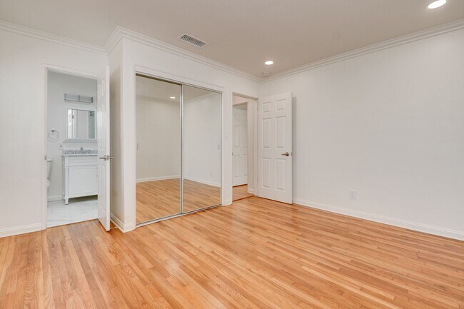 Building Photo - 3 Bedroom House in the Heart of Pacific Be...