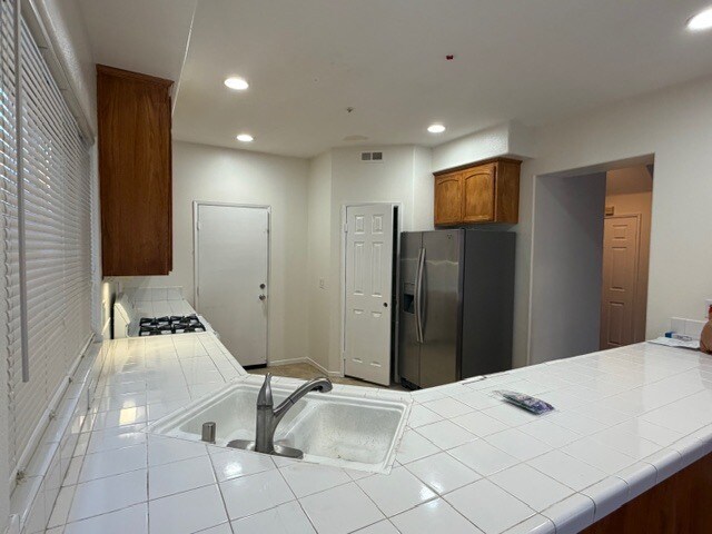 Building Photo - 440 Hart Dr