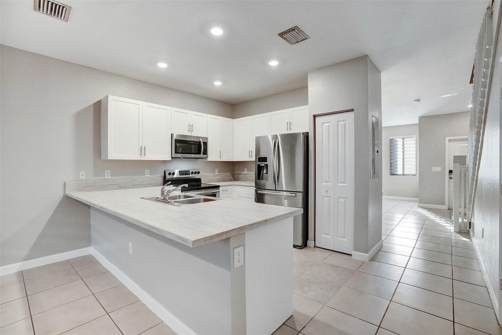 Building Photo - 389 NE 208th Ter