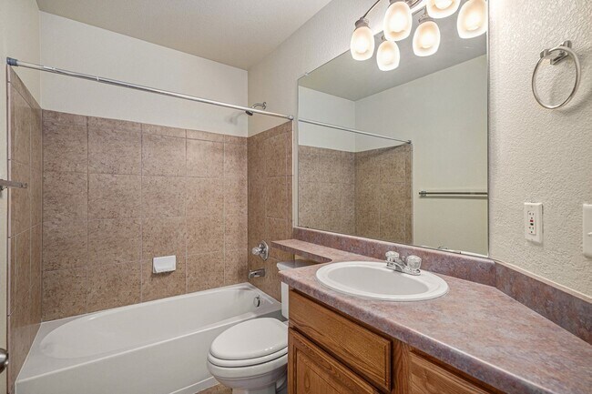 Building Photo - Spacious 3 bedroom in the heart of Castle Rock!