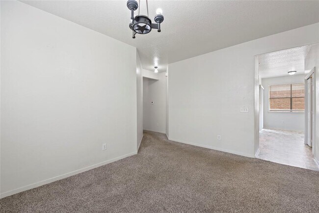 Building Photo - 2919 Blue Dawn Dr