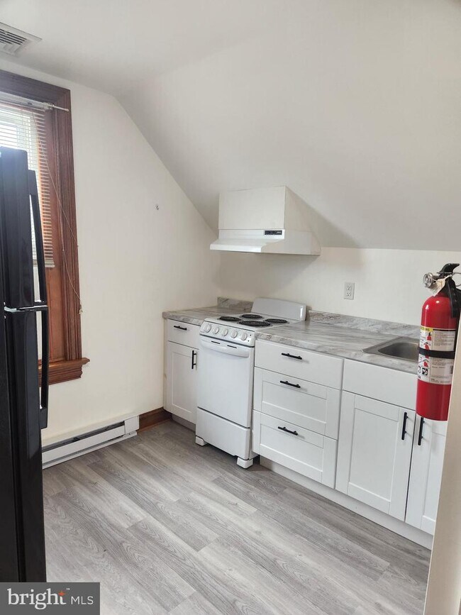 Building Photo - 153 2nd Ave