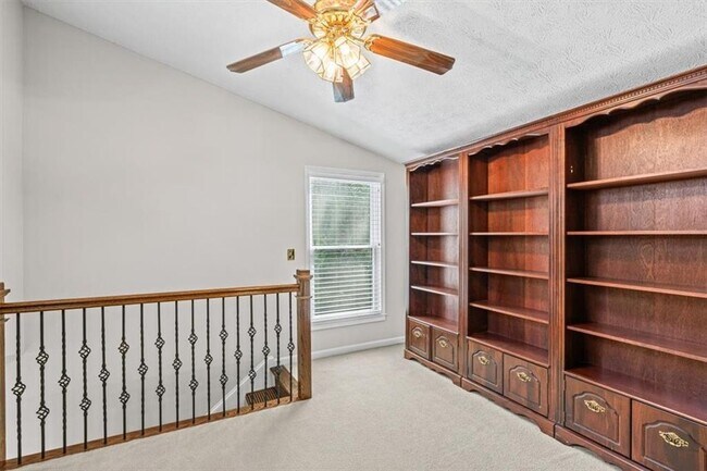 Building Photo - 2420 Castle Ln NE