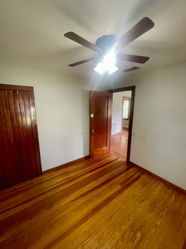 Building Photo - 3 Bed 2 Bath Home w/ Hardwood Floors and L...