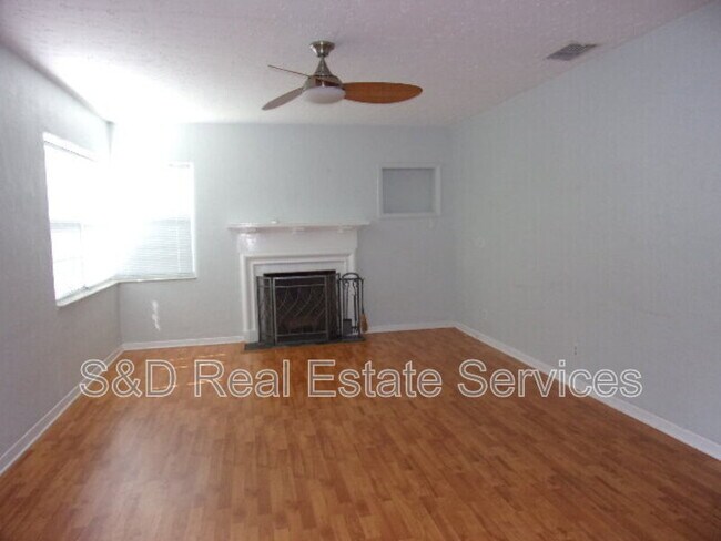 Building Photo - 826 Hollingsworth Rd
