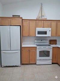Building Photo - 402 Lakewood Dr