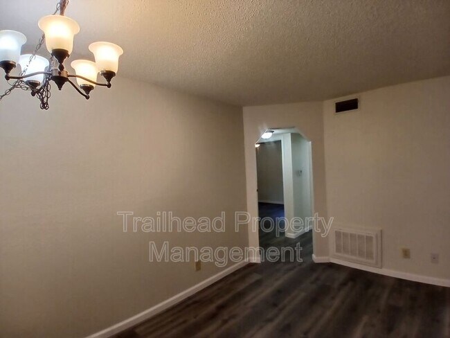 Building Photo - 1314 E Frederick St
