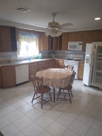 Building Photo - 215 Summit St