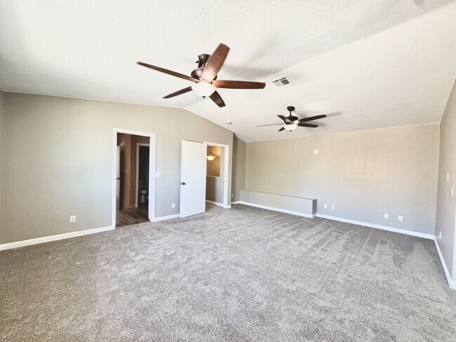 Building Photo - Spacious 4BD/3BA Pool Home with Dual Prima...