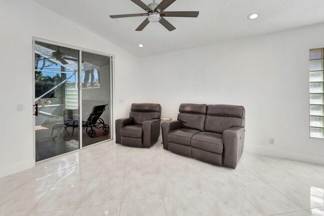 Building Photo - 11752 Dove Hollow Ave