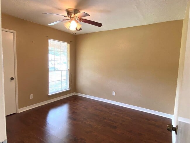 Building Photo - 747 Seamaster Dr
