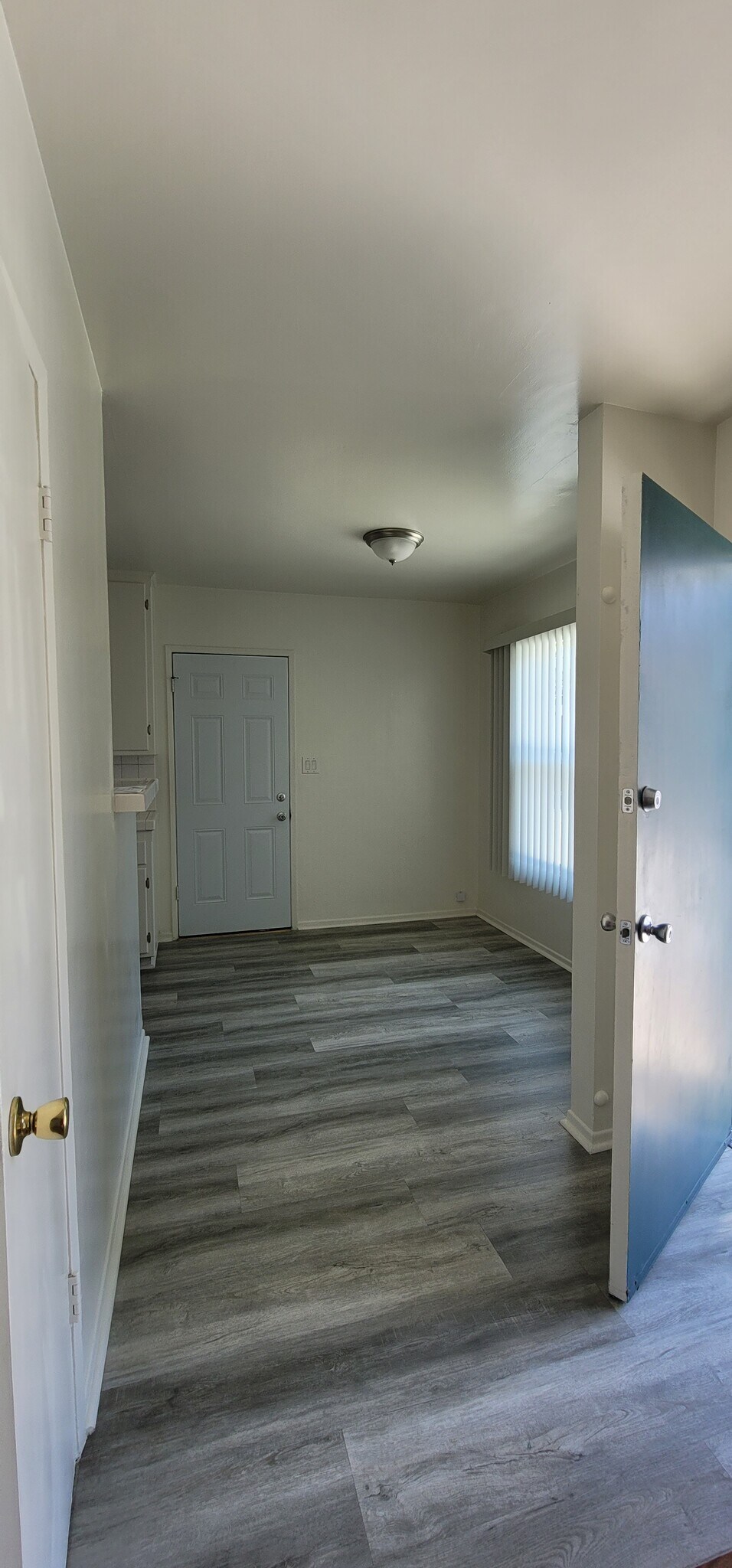 Building Photo - 25610 Oak St