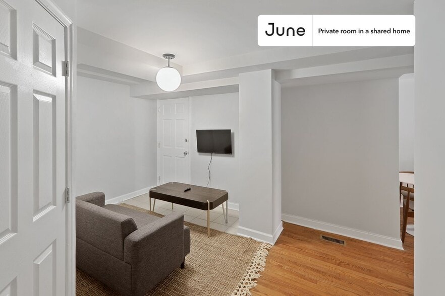 Building Photo - Room in Shared 2 bed/1 bath home in Brookland