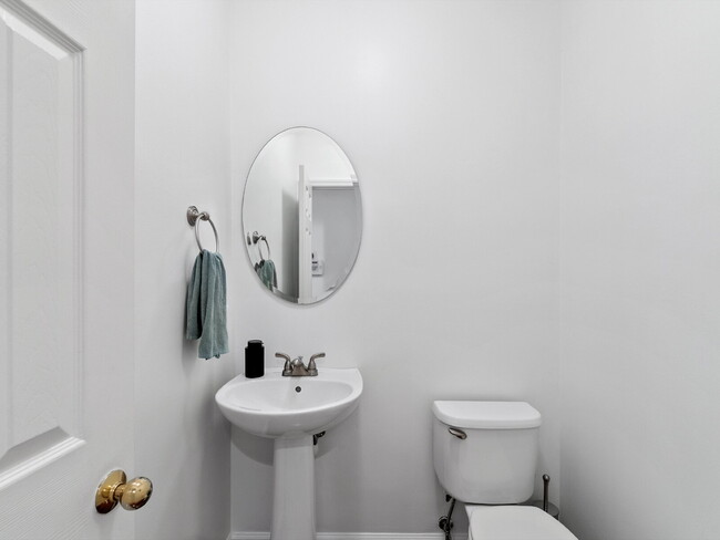 Building Photo - "Spacious 3-Bedroom Townhouse Retreat with...