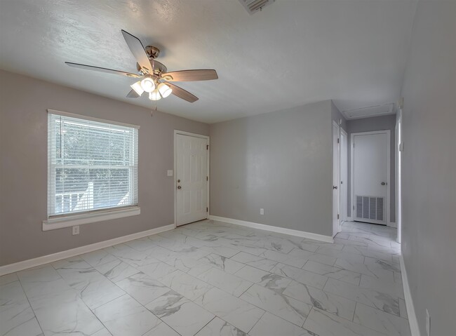 Building Photo - 520 Pasco Ct