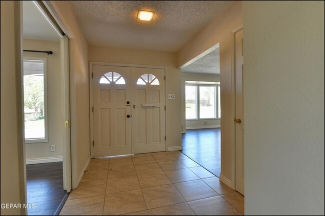 Building Photo - 424 Stonebluff Rd