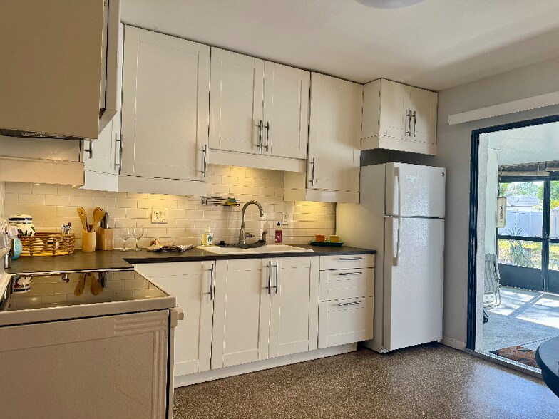 Building Photo - 4916 26th Ave S