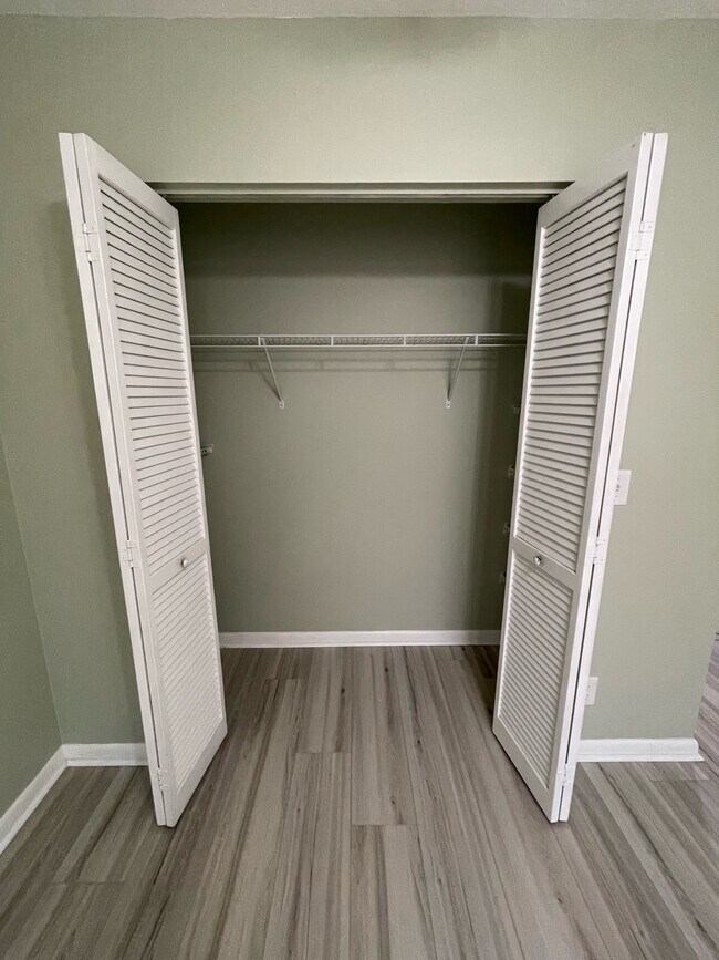 Building Photo - 104 Lakewood Dr Apt 21 C