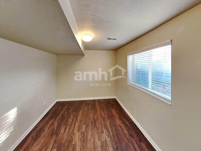 Building Photo - 143 N 700 W