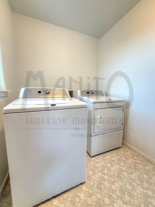 Building Photo - Spacious Airway Heights Home