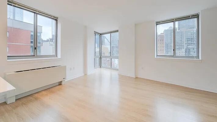 Building Photo - 400 W 37th St