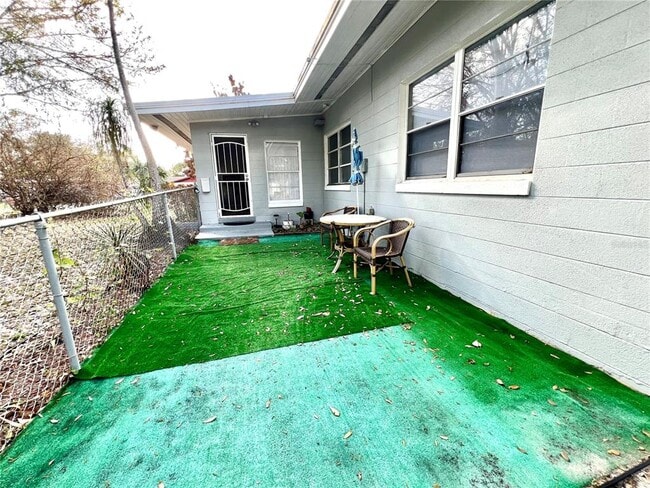 Building Photo - 947 Pinedale Ave