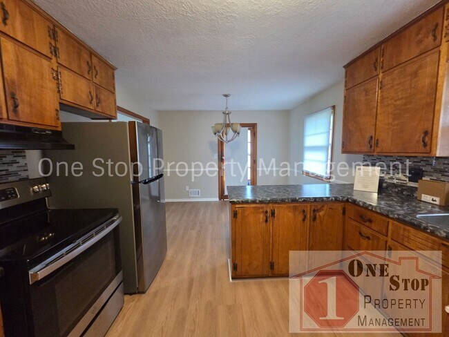 Building Photo - The Perfect 3 bedroom/2 bathroom home in Independence!