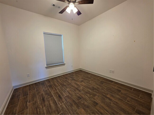 Building Photo - 8 Horncastle Dr