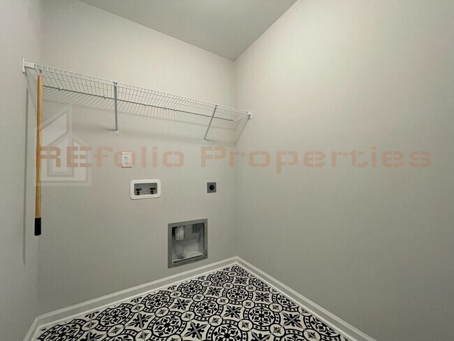 Building Photo - 23 Fresco Dr