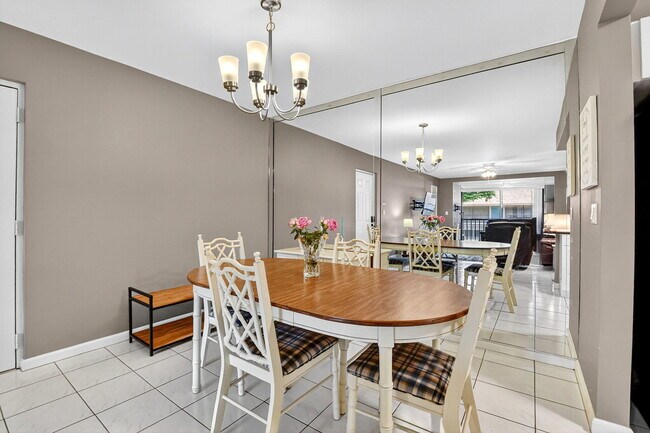 Building Photo - 9900 Pineapple Tree Dr