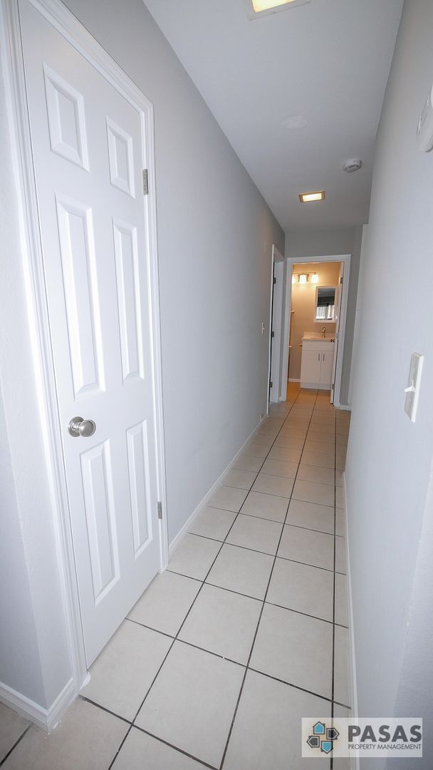 Building Photo - 1st Floor Remodeled Condo