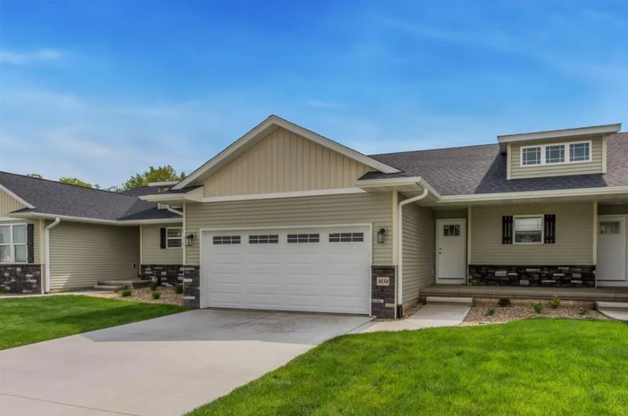 Building Photo - 3034 Sherwood Dr