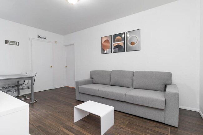 Building Photo - 1823 2nd Ave