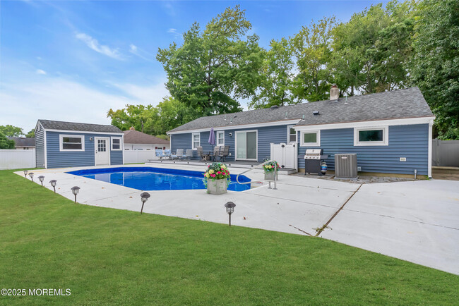 Building Photo - 1506 Evergreen Ave