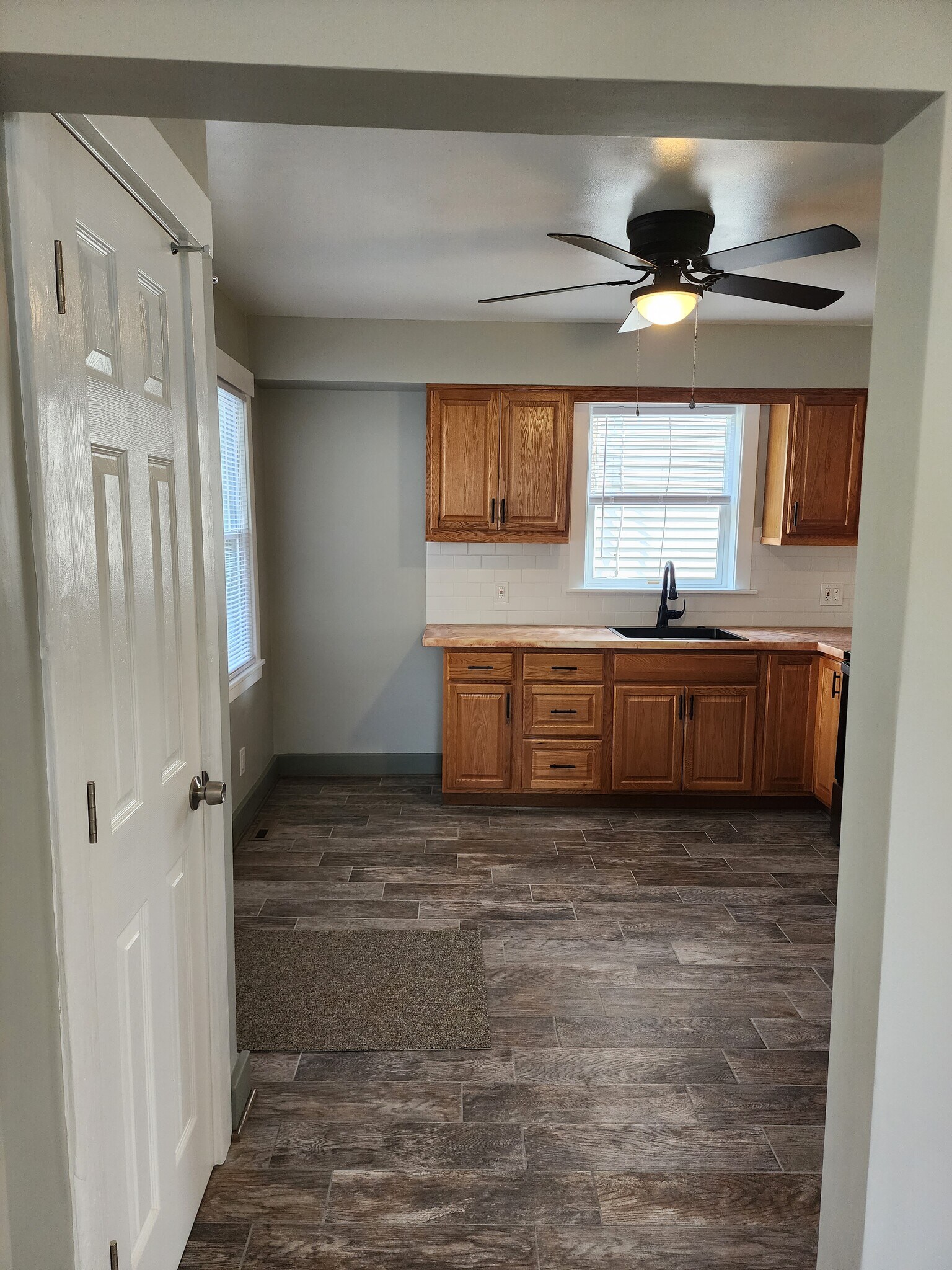 Kitchen - 1815 N Goodman St