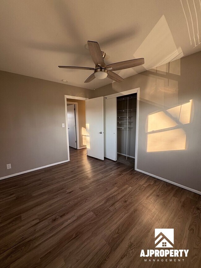 Building Photo - 3014 S Phillips Ave